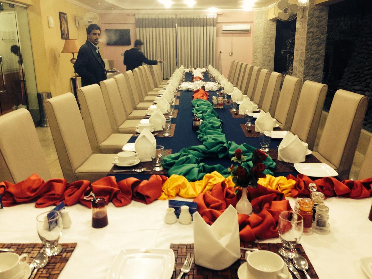 Mir Continental Hotel Muzaffarabad Eksteriør billede