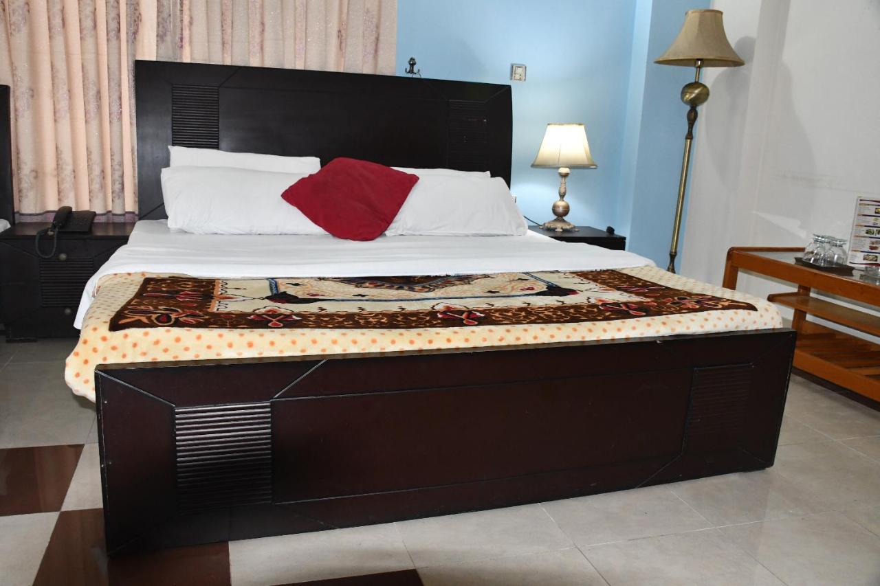 Mir Continental Hotel Muzaffarabad Eksteriør billede